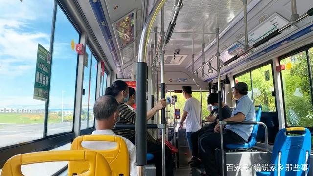 公交车上班路被顶了(公交车售票员按尺寸大小gh)