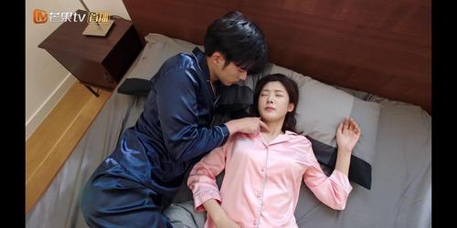 男团共享物BY不必南下海棠(男主放女主身体里一夜)