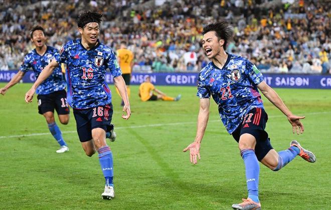 压在阳台玻璃上做给别人看(亚洲VS欧洲VS日本) 压在阳台玻璃上做给别人看(亚洲VS欧洲VS日本)