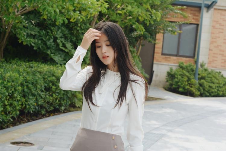 老lsp喜欢的壁纸(有点违规的壁纸真人)