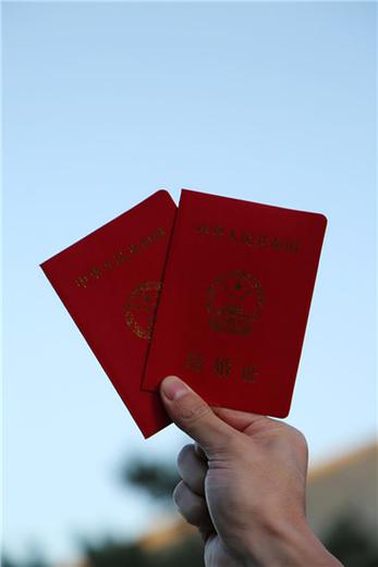 我国结婚证上印的是什么花(名花伴良缘,我国结婚证上印的是什么花)