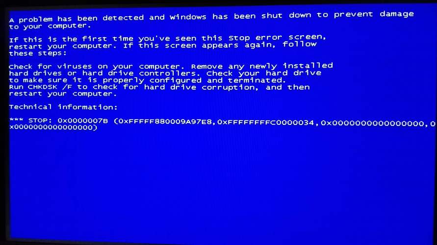 windows7副本不是正版黑屏(win7开机显示副本不是正版黑屏什么都没有)